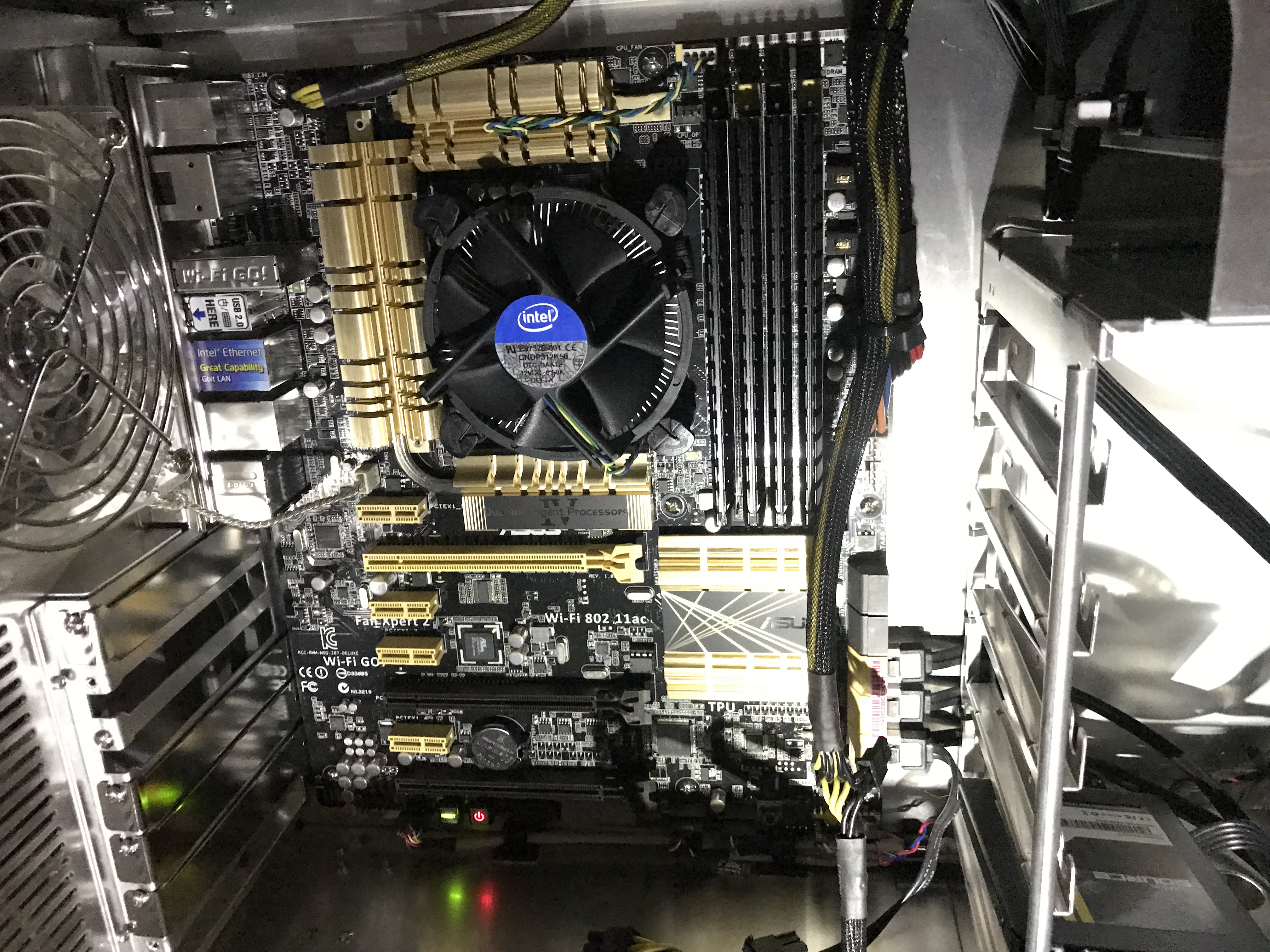 /posts/asus-z87-deluxe-motherboard/AsusZ87DeluxeInstalled.jpg